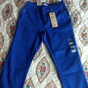 Levi's classic Capri size 4 in electric blue